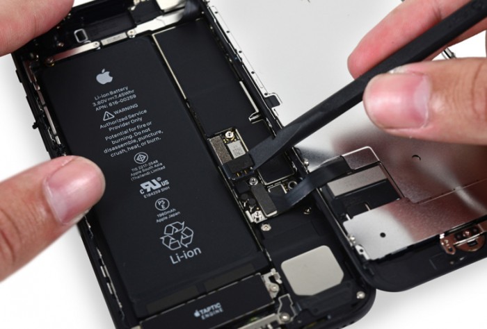 iphone-7-teardown-battery-chips-ifixit.jpg