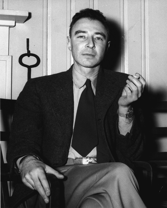 Robert_Oppenheimer_1946.jpg