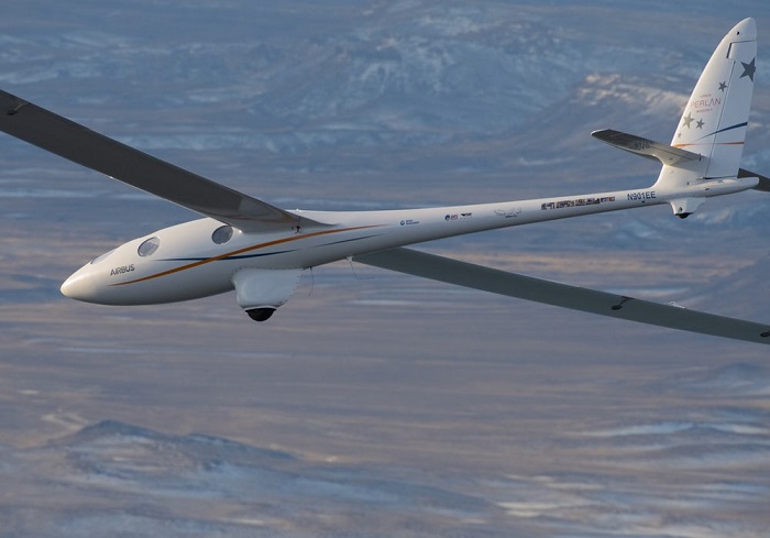 perlan 2无引擎滑翔机再破记录 冲击76000英尺高空
