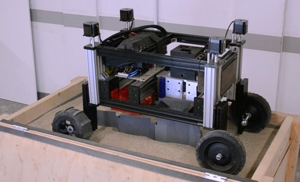 romu-sheet-pile-robot-2.jpg